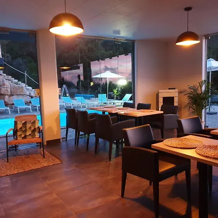 Colina Casa Bed & Breakfast *